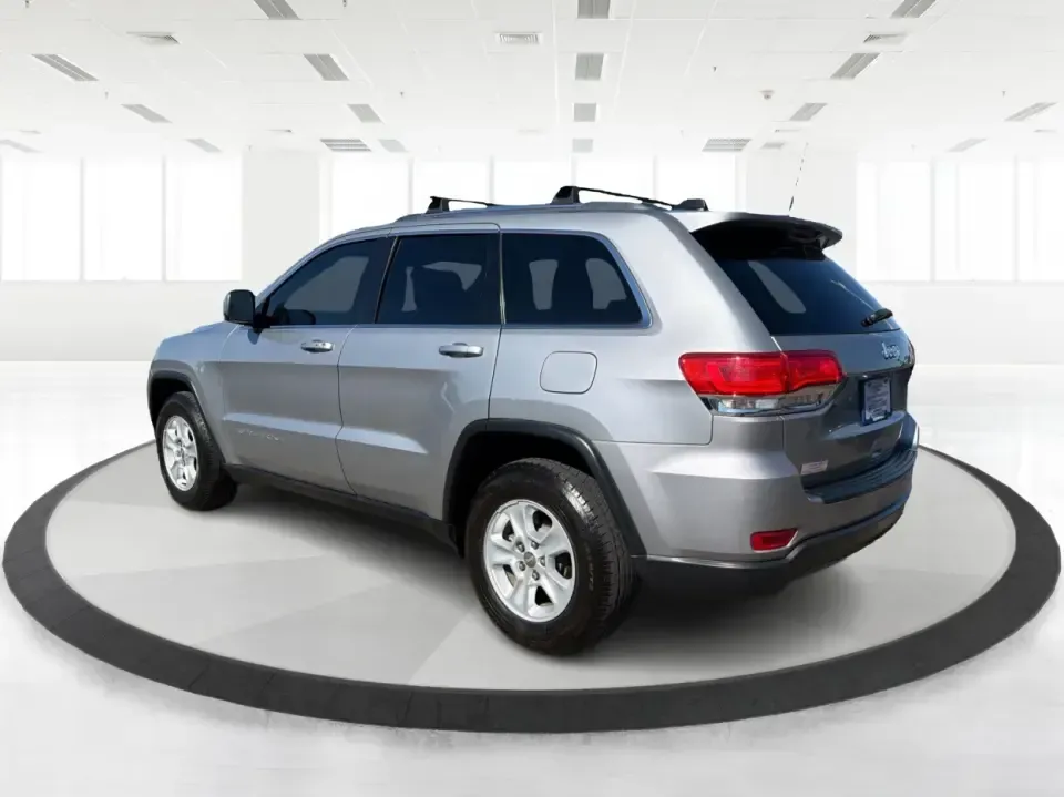 2016 Jeep Grand Cherokee Laredo 2WD (1C4RJEAG4GC) with an 3.6L V6 DOHC 24V engine, 8A transmission, located at 401 Woodman Dr, Riverside, OH, 45431, (937) 908-9800, 39.760899, -84.123421 - Picture your next week: a smooth commute down Route 35, a quick grocery run near Woodman Drive, and a Saturday escape to Carillon Historical Park or a family meet-up at Riverscape MetroPark-without feeling cramped or worn out. This 2016 Jeep Grand Cherokee Laredo 2WD is built for real life in the Mi - Photo#4