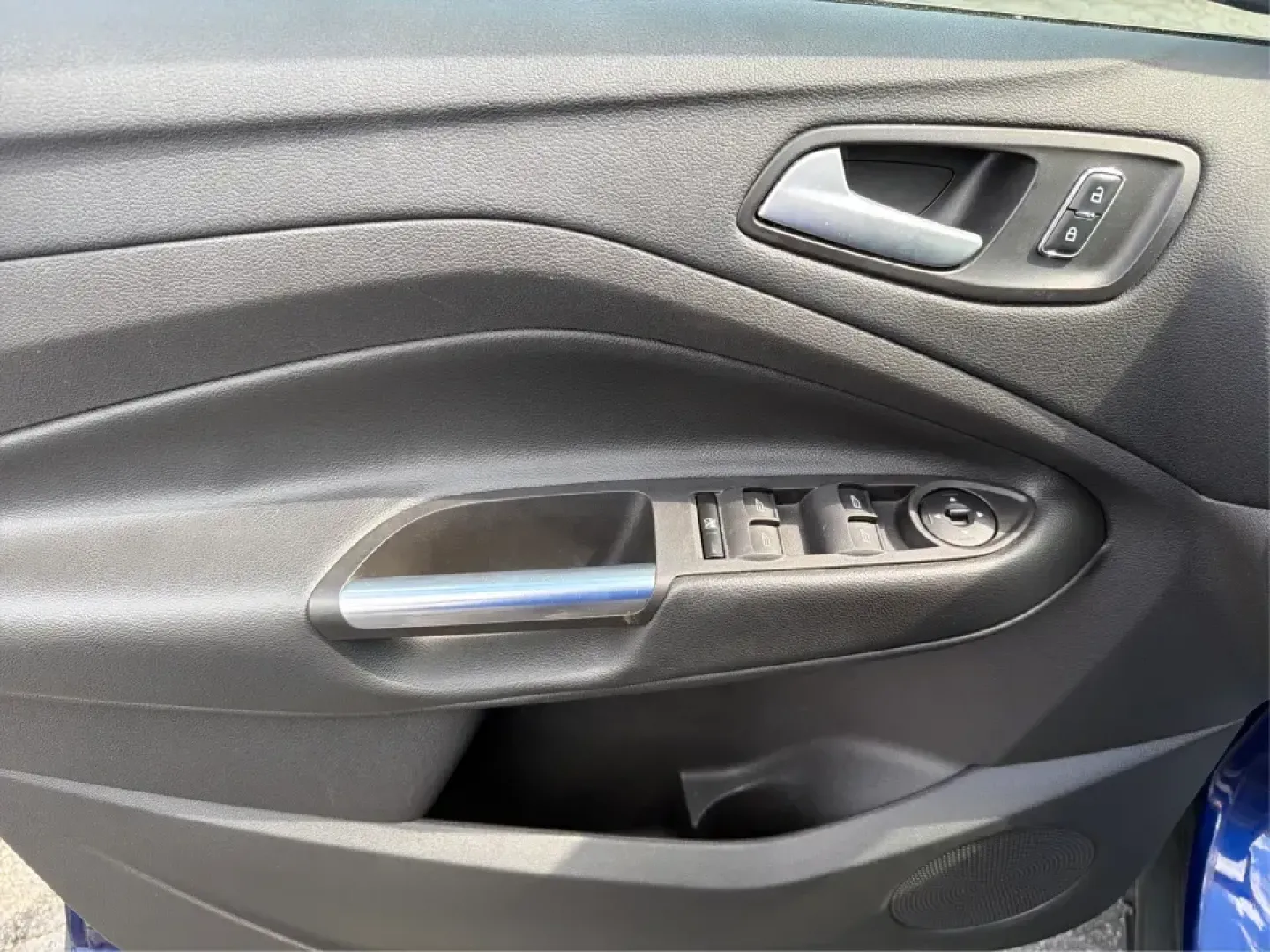 2016 Ford Escape SE FWD (1FMCU0G94GU) with an 2.0L L4 DOHC 16V engine, 6-Speed Automatic transmission, located at 1099 N County Rd 25A , Troy, OH, 45373, (937) 908-9800, 40.057079, -84.212883 - Pack up the kids, load the groceries, or point the nose toward a weekend getaway-this 2016 Ford Escape SE FWD is the kind of compact SUV that fits real life in Troy, Ohio. With seating for five, versatile cargo space, and fuel-friendly efficiency (23 city / 32 highway MPG), it's a smart match for co- Photo#19