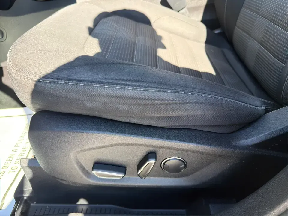 2015 Ford Edge SEL AWD (2FMTK4J87FB) with an 3.5L V6 DOHC 24V engine, 6-Speed Automatic transmission, located at 1184 Kauffman Ave, Fairborn, OH, 45324, (937) 908-9800, 39.807072, -84.030914 - Weekend road trips to Yellow Springs, snowy commutes to Wright-Patterson AFB, and everyday school-drop runs around Fairborn all call for an SUV that feels confident, comfortable, and easy to live with. This 2015 Ford Edge SEL AWD is built for real life in Ohio-room for five, versatile cargo space, a- Photo#18