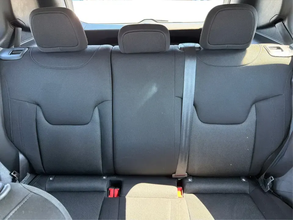 2020 Jeep Renegade Sport 4WD (ZACNJBAB4LP) with an 2.4L L4 DOHC 16V engine, 6M transmission, located at 880 E. National Road, Vandalia, OH, 45377, (937) 908-9800, 39.891918, -84.183594 - Weekend plans shouldn't stop when the forecast turns or the route gets rough-and the 2020 Jeep Renegade Sport 4WD is built for exactly that kind of life. Picture loading up for a quick getaway to Taylorsville MetroPark, cruising up I75 for a Dayton date night, or handling snowy school runs around Va- Photo#14