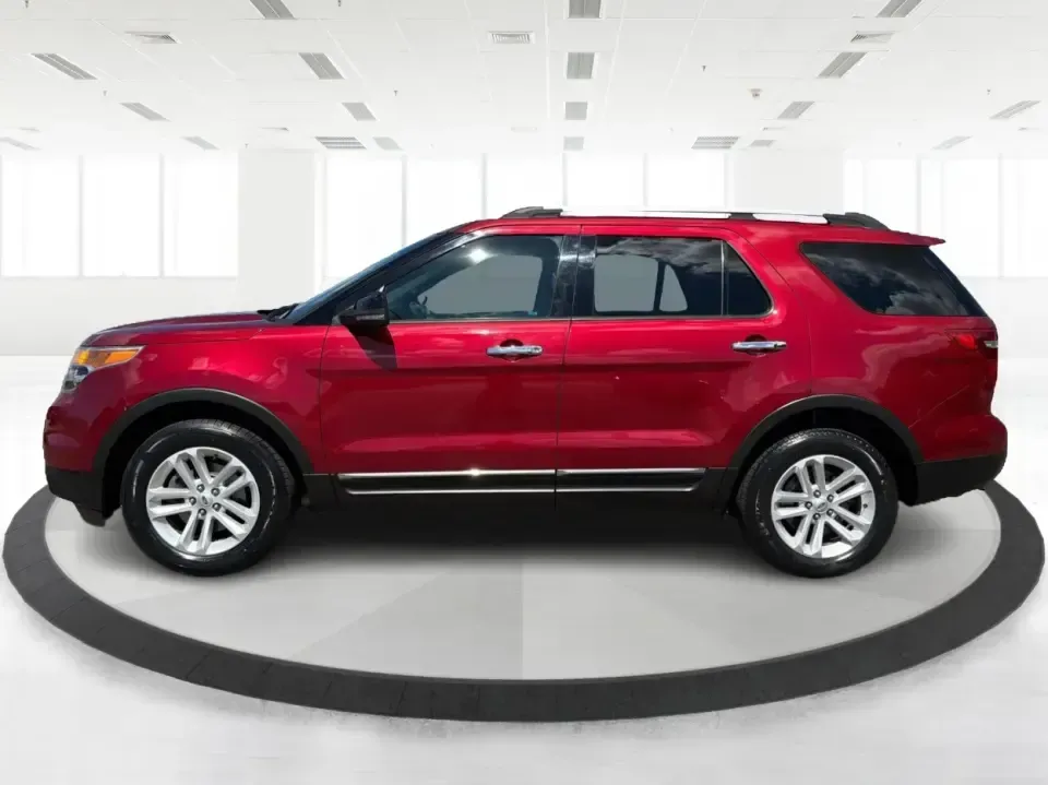 2013 Ford Explorer XLT 4WD (1FM5K8D86DG) with an 3.5L V6 DOHC 24V engine, 6-Speed Automatic transmission, located at 1951 S Dayton Lakeview Rd., New Carlisle, OH, 45344, (937) 908-9800, 39.890999, -84.050255 - Need one SUV that can handle school drop-offs, weekday commutes, and spontaneous weekend getaways without feeling cramped? This **2013 Ford Explorer XLT 4WD** is built for real life in Ohio-room for the whole crew, confidence for changing weather, and the kind of comfort that makes trips from New Ca- Photo#5