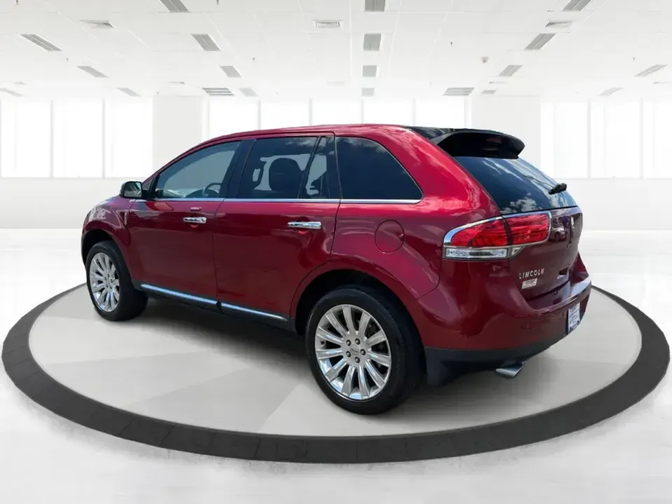 2014 Lincoln MKX AWD (2LMDJ8JK2EB) with an 3.7L V6 DOHC 24V engine, 6-Speed Automatic transmission, located at 1951 S Dayton Lakeview Rd., New Carlisle, OH, 45344, (937) 908-9800, 39.890999, -84.050255 - Weekend getaways to Huber Heights, winter commutes down I70, or a comfortable daily run from New Carlisle to Springfield feel a lot more relaxing when your SUV brings premium comfort and confident traction. This **2014 Lincoln MKX AWD** is the kind of midsize luxury SUV that fits real life: roomy fo- Photo#4