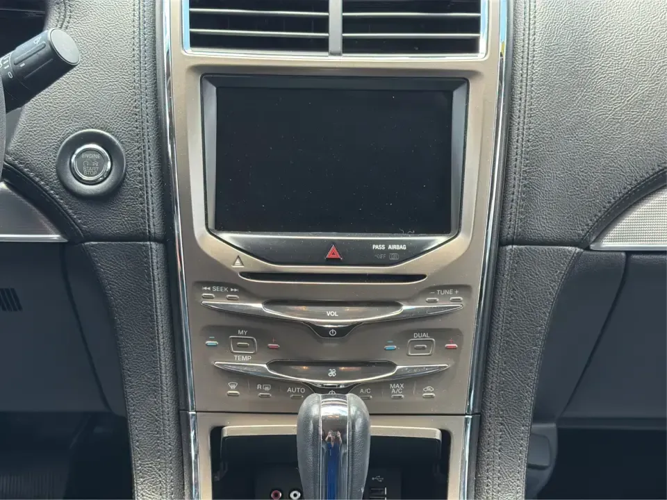 2014 Lincoln MKX AWD (2LMDJ8JK2EB) with an 3.7L V6 DOHC 24V engine, 6-Speed Automatic transmission, located at 1230 East Main St, Xenia, OH, 45385, (937) 908-9800, 39.688026, -83.910172 - Whether you're commuting from Xenia to Beavercreek, hauling the family to a weekend game, or planning a comfortable road trip out toward Yellow Springs and John Bryan State Park, this 2014 Lincoln MKX AWD is the kind of SUV that fits real life: roomy, confident in changing Ohio weather, and upscale- Photo#13