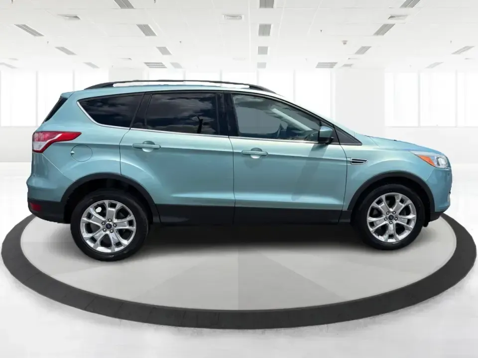 2013 Ford Escape SE FWD (1FMCU0G90DU) with an 2.0L L4 DOHC 16V engine, 6-Speed Automatic transmission, located at 1230 East Main St, Xenia, OH, 45385, (937) 908-9800, 39.688026, -83.910172 - Need a smart, right-sized SUV for busy weekdays and spontaneous weekends around Greene County? This 2013 Ford Escape SE FWD is a practical fit for commuters heading toward Dayton, parents juggling school drop-offs, and road-trippers looking for easy parking downtown Xenia-without giving up comfort,- Photo#1