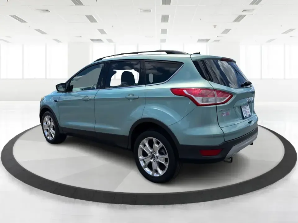 2013 Ford Escape SE FWD (1FMCU0G90DU) with an 2.0L L4 DOHC 16V engine, 6-Speed Automatic transmission, located at 1230 East Main St, Xenia, OH, 45385, (937) 908-9800, 39.688026, -83.910172 - Need a smart, right-sized SUV for busy weekdays and spontaneous weekends around Greene County? This 2013 Ford Escape SE FWD is a practical fit for commuters heading toward Dayton, parents juggling school drop-offs, and road-trippers looking for easy parking downtown Xenia-without giving up comfort,- Photo#4