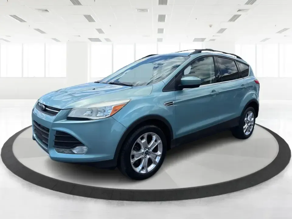 2013 Ford Escape SE FWD (1FMCU0G90DU) with an 2.0L L4 DOHC 16V engine, 6-Speed Automatic transmission, located at 1230 East Main St, Xenia, OH, 45385, (937) 908-9800, 39.688026, -83.910172 - Need a smart, right-sized SUV for busy weekdays and spontaneous weekends around Greene County? This 2013 Ford Escape SE FWD is a practical fit for commuters heading toward Dayton, parents juggling school drop-offs, and road-trippers looking for easy parking downtown Xenia-without giving up comfort,- Photo#8