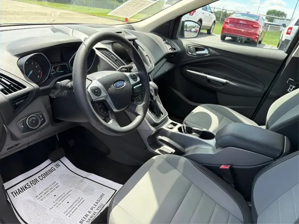 2013 Ford Escape SE FWD (1FMCU0G90DU) with an 2.0L L4 DOHC 16V engine, 6-Speed Automatic transmission, located at 1230 East Main St, Xenia, OH, 45385, (937) 908-9800, 39.688026, -83.910172 - Need a smart, right-sized SUV for busy weekdays and spontaneous weekends around Greene County? This 2013 Ford Escape SE FWD is a practical fit for commuters heading toward Dayton, parents juggling school drop-offs, and road-trippers looking for easy parking downtown Xenia-without giving up comfort,- Photo#9