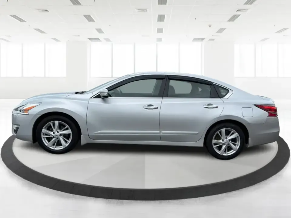 2015 Nissan Altima 2.5 S (1N4AL3AP8FC) with an 2.5L L4 DOHC 16V engine, Continuously Variable Transmission transmission, located at 1230 East Main St, Xenia, OH, 45385, (937) 908-9800, 39.688026, -83.910172 - Need a smart, comfortable sedan for the daily commute from Xenia to Beavercreek, a reliable runabout for errands near Shawnee Park, or a fuel-sipping ride for weekend trips out toward Caesar Creek State Park? This **2015 Nissan Altima 2.5 S** is built for real-life driving-roomy for five, easy to ma- Photo#5