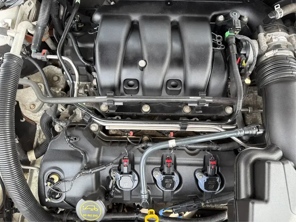 2015 Ford Taurus SEL FWD (1FAHP2E89FG) with an 3.5L V6 DOHC 24V engine, 6-Speed Automatic transmission, located at 1951 S Dayton Lakeview Rd., New Carlisle, OH, 45344, (937) 908-9800, 39.890999, -84.050255 - Need a comfortable, confident sedan for the daily commute, school drop-offs, and the occasional Dayton-to-Columbus road trip? This 2015 Ford Taurus SEL FWD is built for real life-roomy for five, smooth on longer drives, and packed with the kind of features that make every mile feel easier, whether y- Photo#11