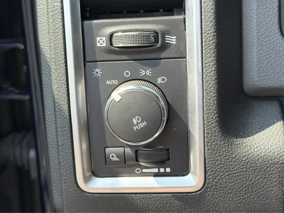 2014 Ram 1500 SLT Crew Cab SWB 4WD (1C6RR7LT3ES) with an 5.7L V8 OHV 16V engine, 6-Speed Automatic transmission, located at 1184 Kauffman Ave, Fairborn, OH, 45324, (937) 908-9800, 39.807072, -84.030914 - Whether you're hauling a camper to Caesars Creek, towing a trailer for weekend projects, or commuting from Fairborn to Wright-Patterson AFB with room for the whole crew, this truck is built for real-life Ohio driving. The 2014 Ram 1500 SLT Crew Cab SWB 4WD blends V8 power, confident four-wheel-drive- Photo#17