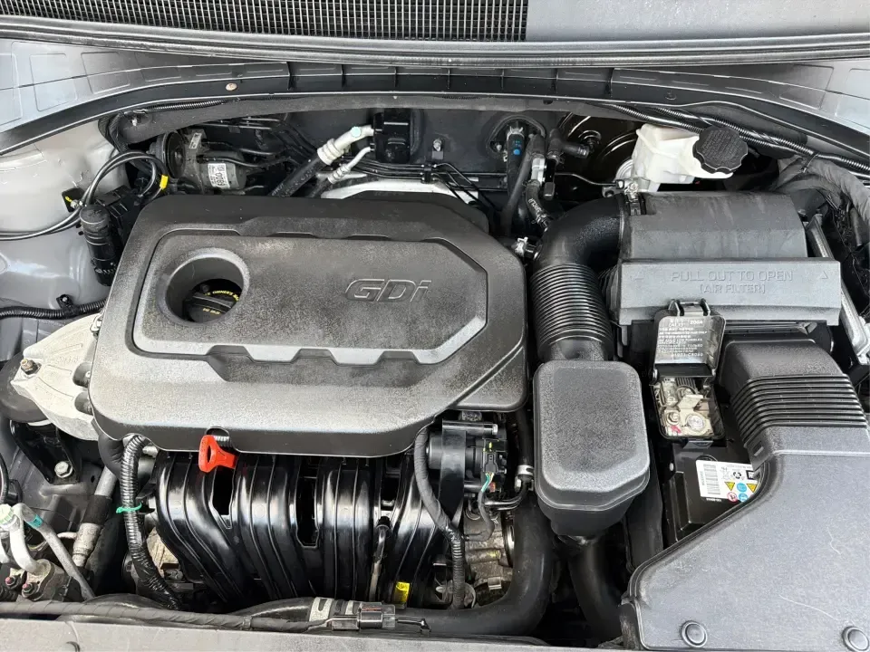 2017 Kia Sorento L 2WD (5XYPG4A34HG) with an 2.4L L4 DOHC 16V engine, 6A transmission, located at 401 Woodman Dr, Riverside, OH, 45431, (937) 908-9800, 39.760899, -84.123421 - Load up the family, point the hood toward your next weekend getaway, and enjoy the kind of SUV flexibility that makes everyday life easier. This 2017 Kia Sorento L 2WD is a smart pick for school drop-offs, grocery runs, and road trips from Riverside to Dayton-offering roomy seating for 5, versatile- Photo#11