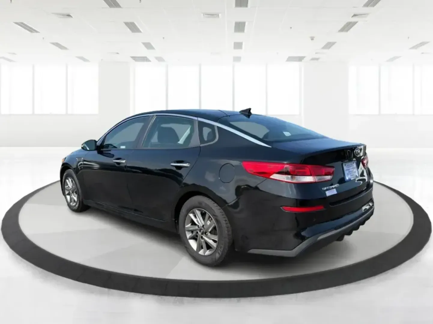 2019 Kia Optima LX (5XXGT4L39KG) with an 2.4L L4 DOHC 16V engine, 6A transmission, located at 880 E. National Road, Vandalia, OH, 45377, (937) 908-9800, 39.891918, -84.183594 - Need a comfortable, fuel-friendly sedan for the daily commute from Vandalia to Dayton-or a reliable road-trip partner for weekends at the National Museum of the U.S. Air Force? This 2019 Kia Optima LX is built for real life: roomy for five, easy to park, and smooth on I75 runs, errands along E. Nati- Photo#4