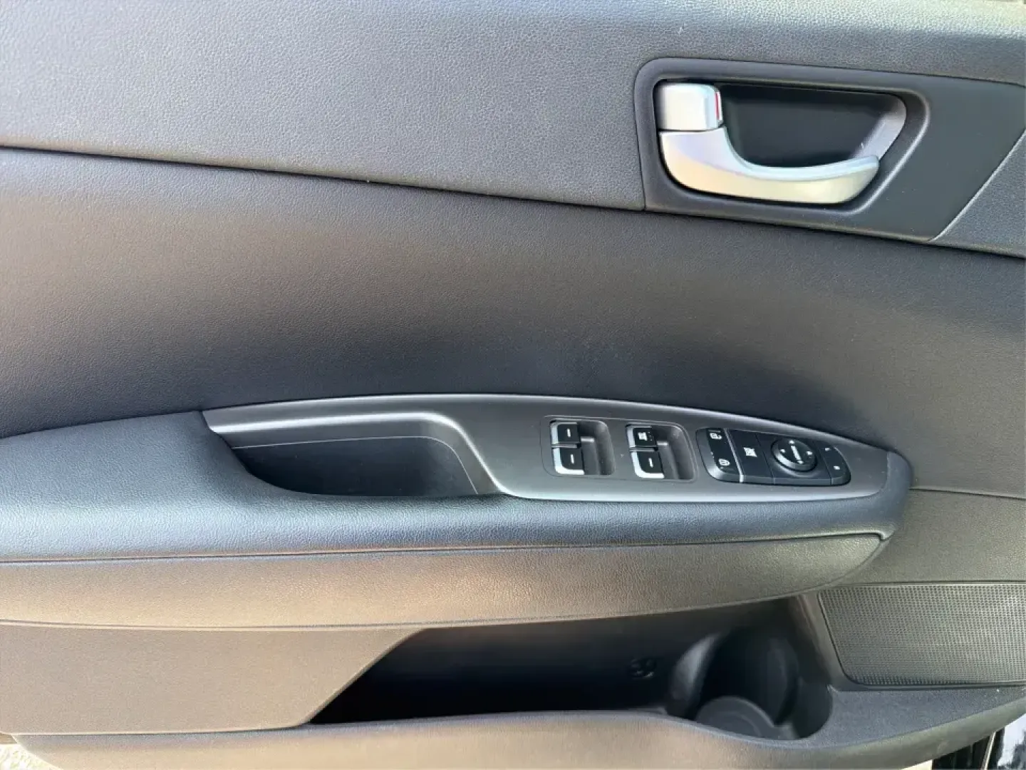 2019 Kia Optima LX (5XXGT4L39KG) with an 2.4L L4 DOHC 16V engine, 6A transmission, located at 880 E. National Road, Vandalia, OH, 45377, (937) 908-9800, 39.891918, -84.183594 - Need a comfortable, fuel-friendly sedan for the daily commute from Vandalia to Dayton-or a reliable road-trip partner for weekends at the National Museum of the U.S. Air Force? This 2019 Kia Optima LX is built for real life: roomy for five, easy to park, and smooth on I75 runs, errands along E. Nati- Photo#17