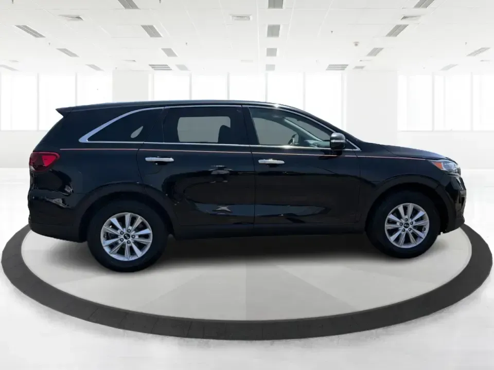 2020 Kia Sorento LX 2WD (5XYPG4A32LG) with an 2.4L L4 DOHC 16V engine, 6A transmission, located at 1099 N County Rd 25A , Troy, OH, 45373, (937) 908-9800, 40.057079, -84.212883 - Load up the kids, the friends, and the cooler-this 2020 Kia Sorento LX 2WD is built for real life in West Central Ohio, from weekday school runs to weekend road trips. With three rows of seating for up to 7 passengers, SUV versatility, and a comfortable cabin, it's a smart pick for growing families,- Photo#1