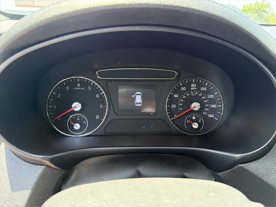 2020 Kia Sorento LX 2WD (5XYPG4A32LG) with an 2.4L L4 DOHC 16V engine, 6A transmission, located at 1099 N County Rd 25A , Troy, OH, 45373, (937) 908-9800, 40.057079, -84.212883 - Load up the kids, the friends, and the cooler-this 2020 Kia Sorento LX 2WD is built for real life in West Central Ohio, from weekday school runs to weekend road trips. With three rows of seating for up to 7 passengers, SUV versatility, and a comfortable cabin, it's a smart pick for growing families,- Photo#14