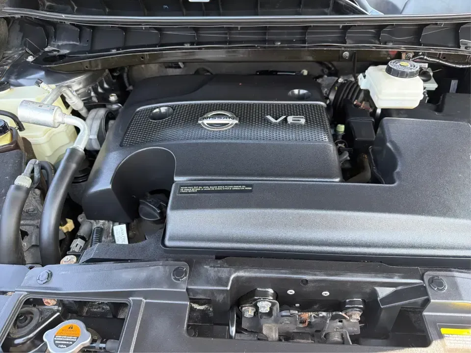 2016 Nissan Murano S (5N1AZ2MH5GN) with an 3.5L V-6 DOHC engine, located at 4508 South Dixie Dr, Moraine, OH, 45439, (937) 908-9800, 39.689976, -84.218452 - Need one SUV that fits real life in Moraine-school drop-offs, a long commute up I75, and weekend runs to Carillon Historical Park or a quick lap around the Dayton Mall area? This 2016 Nissan Murano S in sleek Gun Metallic is a comfortable, confident crossover utility vehicle (CUV) that's sized for e- Photo#11