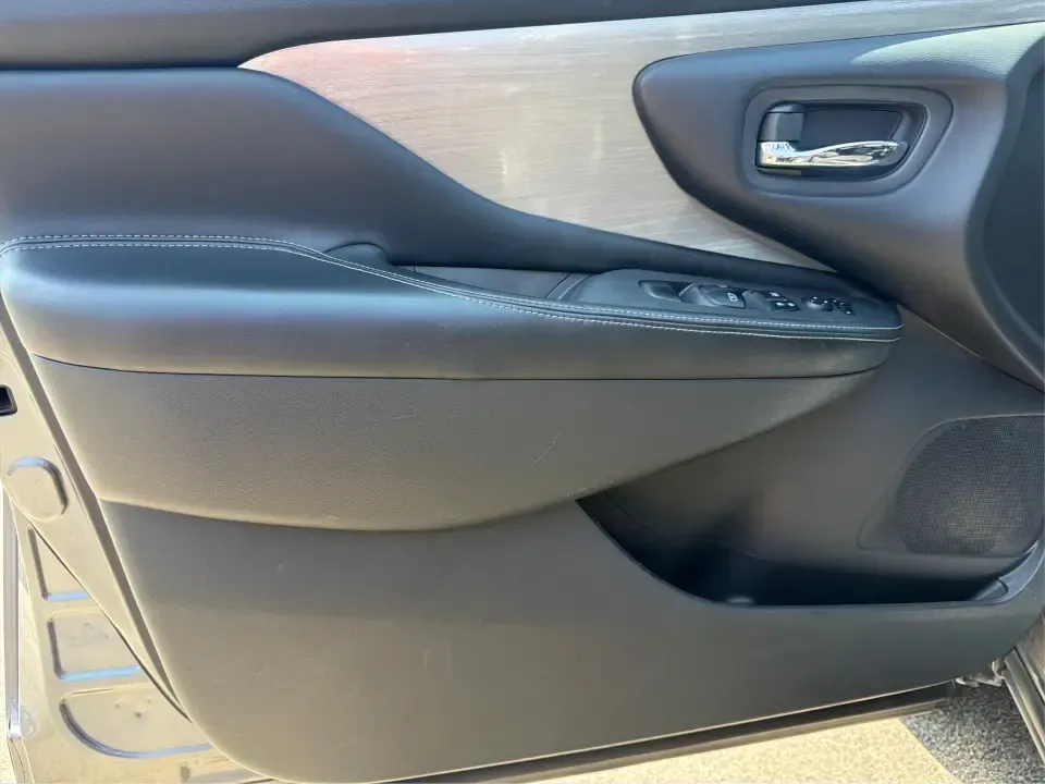 2016 Nissan Murano S (5N1AZ2MH5GN) with an 3.5L V-6 DOHC engine, located at 4508 South Dixie Dr, Moraine, OH, 45439, (937) 908-9800, 39.689976, -84.218452 - Need one SUV that fits real life in Moraine-school drop-offs, a long commute up I75, and weekend runs to Carillon Historical Park or a quick lap around the Dayton Mall area? This 2016 Nissan Murano S in sleek Gun Metallic is a comfortable, confident crossover utility vehicle (CUV) that's sized for e- Photo#19