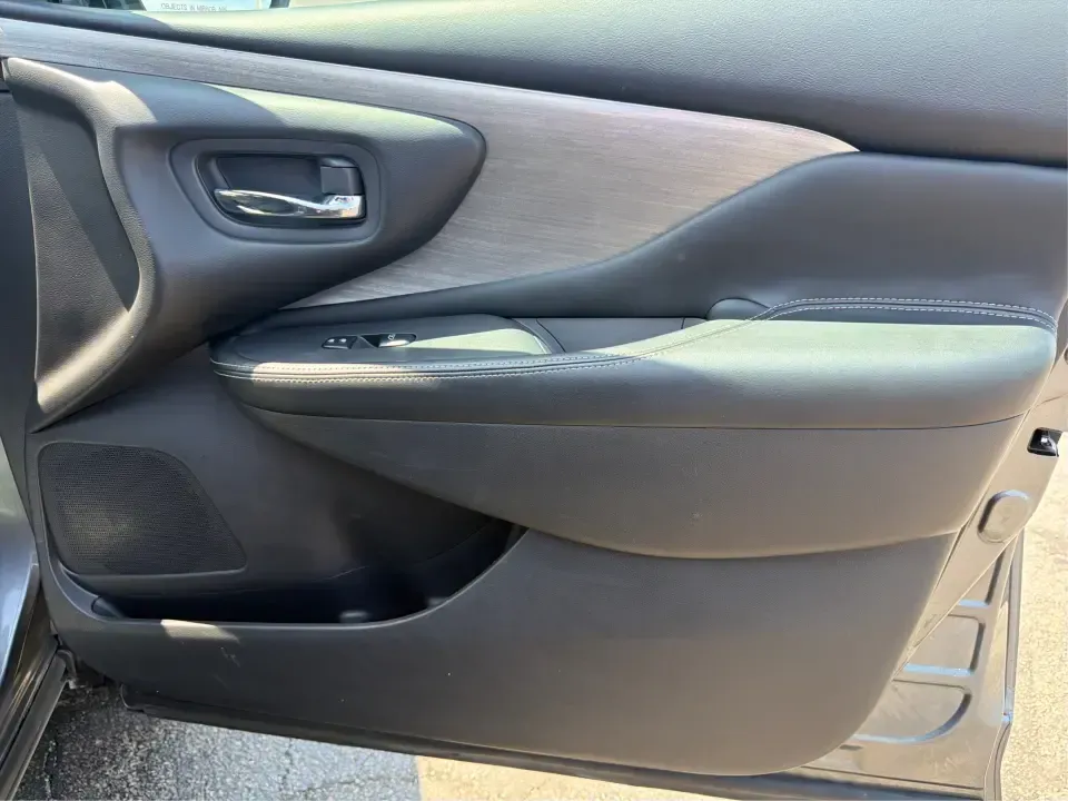 2016 Nissan Murano S (5N1AZ2MH5GN) with an 3.5L V-6 DOHC engine, located at 4508 South Dixie Dr, Moraine, OH, 45439, (937) 908-9800, 39.689976, -84.218452 - Need one SUV that fits real life in Moraine-school drop-offs, a long commute up I75, and weekend runs to Carillon Historical Park or a quick lap around the Dayton Mall area? This 2016 Nissan Murano S in sleek Gun Metallic is a comfortable, confident crossover utility vehicle (CUV) that's sized for e- Photo#20