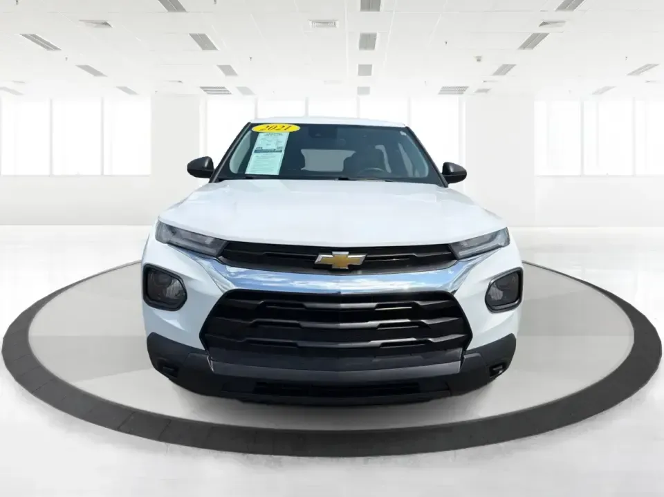 2021 Chevrolet Trailblazer LS (KL79MMS20MB) with an ECOTEC 1.2L I-3 gasoline direct injection engine, Continuously Variable Transmission (CVT) transmission, located at 4508 South Dixie Dr, Moraine, OH, 45439, (937) 908-9800, 39.689976, -84.218452 - Need a smart, city-friendly SUV for the daily commute down South Dixie Drive, quick errands near the Dayton Mall, and weekend escapes to Carillon Historical Park or Riverscape MetroPark? This 2021 Chevrolet Trailblazer LS in Summit White brings the right mix of practicality, modern safety tech, and- Photo#7