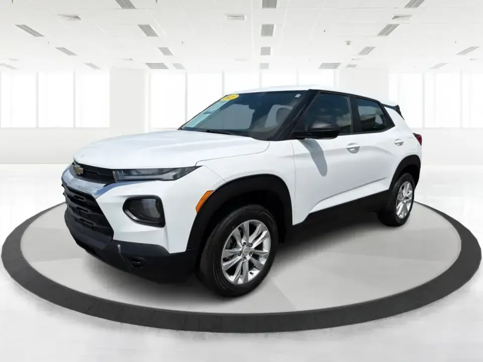2021 Chevrolet Trailblazer LS (KL79MMS20MB) with an ECOTEC 1.2L I-3 gasoline direct injection engine, Continuously Variable Transmission (CVT) transmission, located at 4508 South Dixie Dr, Moraine, OH, 45439, (937) 908-9800, 39.689976, -84.218452 - Need a smart, city-friendly SUV for the daily commute down South Dixie Drive, quick errands near the Dayton Mall, and weekend escapes to Carillon Historical Park or Riverscape MetroPark? This 2021 Chevrolet Trailblazer LS in Summit White brings the right mix of practicality, modern safety tech, and- Photo#8