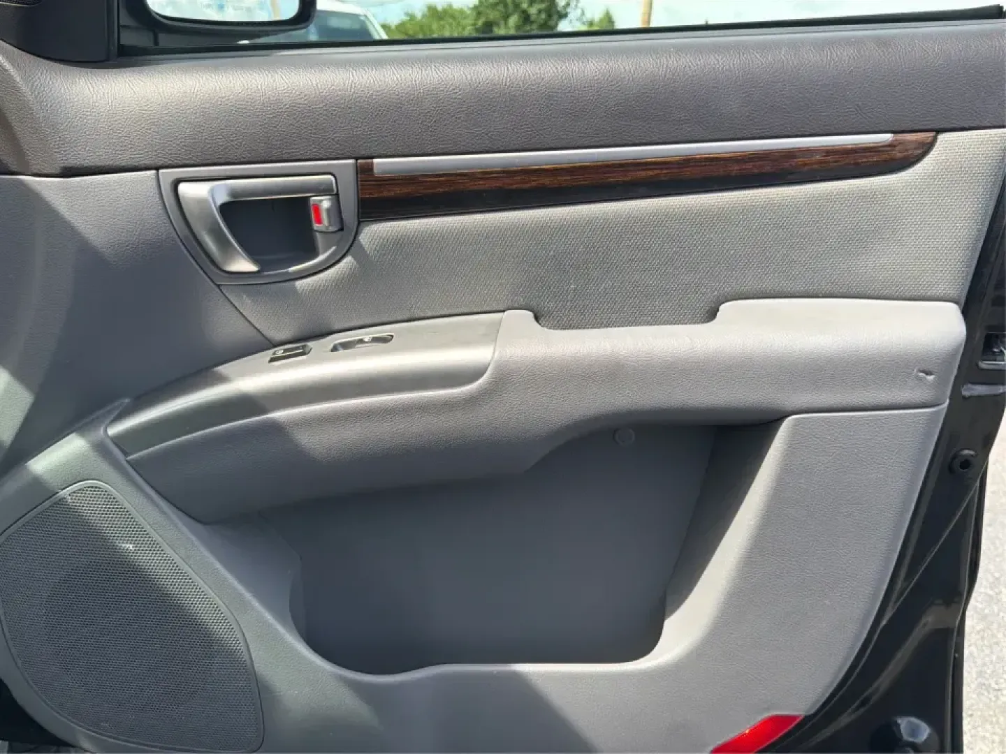 2011 Hyundai Santa Fe GL(Middle-low grade) (5XYZG3AB9BG) with an 2.4L I-4 DOHC engine, located at 1099 N County Rd 25A , Troy, OH, 45373, (937) 908-9800, 40.057079, -84.212883 - Weekend getaways to Hocking Hills, daily commutes down I75, or the after-school shuttle with sports gear in the back-this 2011 Hyundai Santa Fe GL is the kind of SUV that fits real life in and around Troy. With its practical size, confident road manners, and versatile cargo space, it's a smart pick- Photo#19