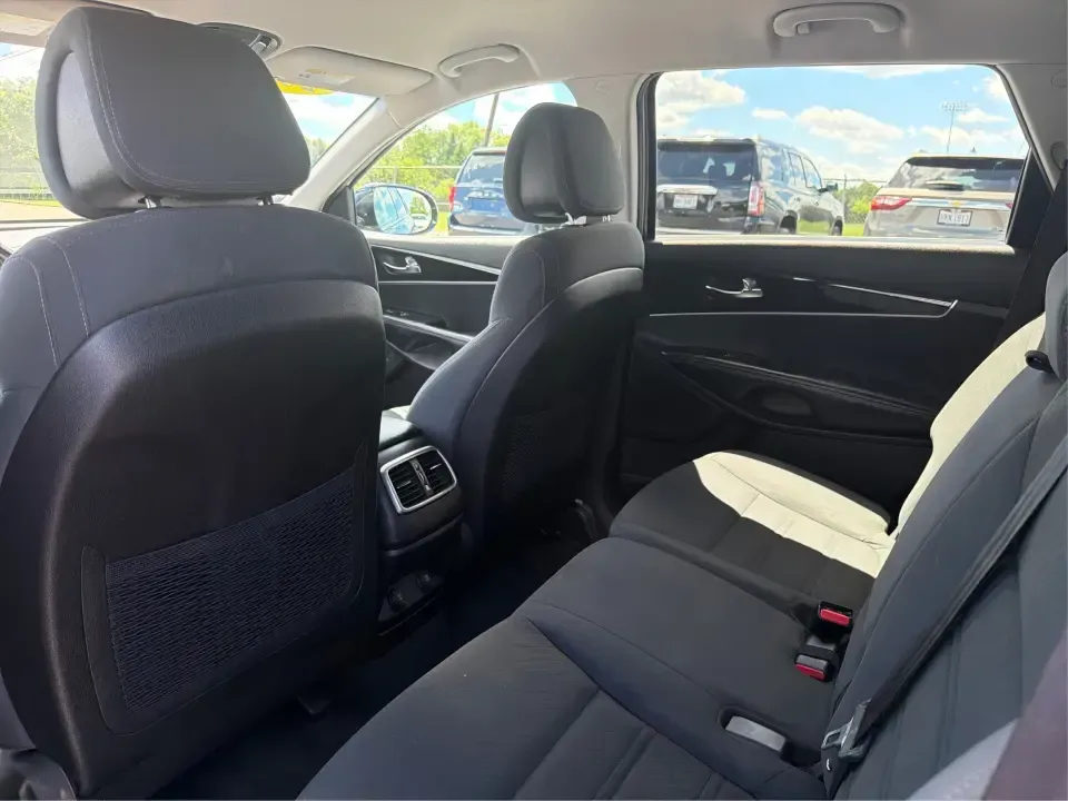 2016 Kia Sorento L / LX (5XYPGDA38GG) with an 2.4L I-4 gasoline direct injection engine, located at 1184 Kauffman Ave, Fairborn, OH, 45324, (937) 908-9800, 39.807072, -84.030914 - Picture your next Ohio weekend: loading up the family for a day at the National Museum of the U.S. Air Force, grabbing snacks near Fairfield Commons, then cruising I675 back home with room for everyone and their gear. This 2016 Kia Sorento L/LX in eye-catching Blaze Blue is built for real life in Fa- Photo#10