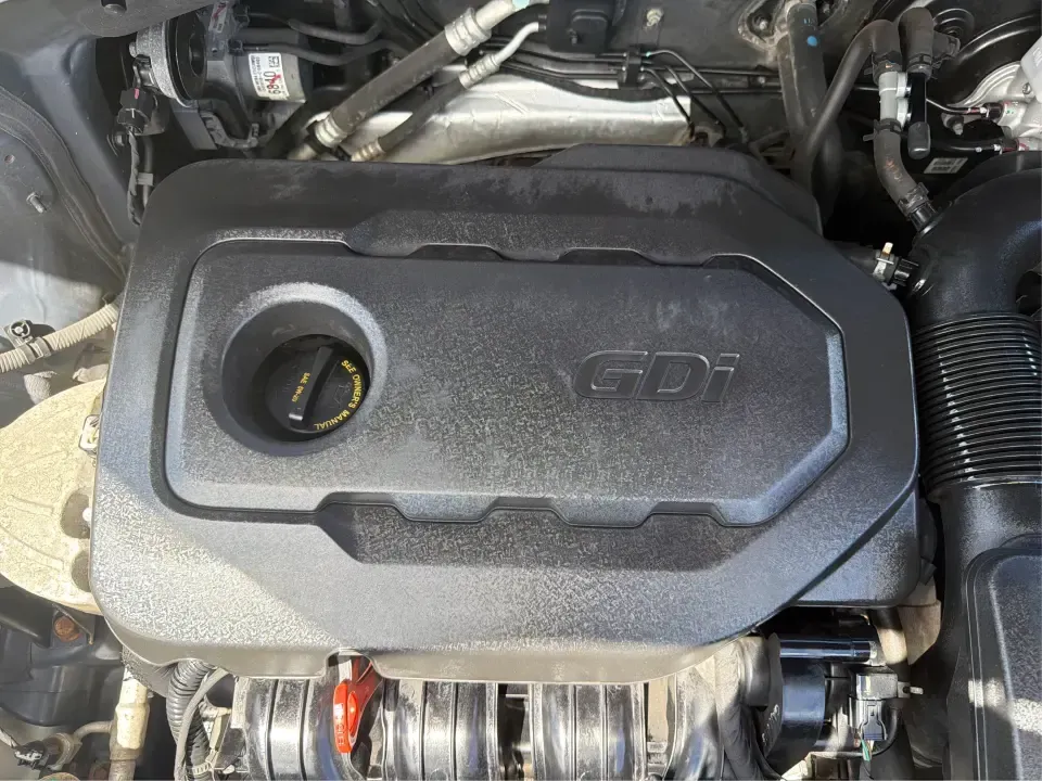 2016 Kia Sorento L / LX (5XYPGDA38GG) with an 2.4L I-4 gasoline direct injection engine, located at 1184 Kauffman Ave, Fairborn, OH, 45324, (937) 908-9800, 39.807072, -84.030914 - Picture your next Ohio weekend: loading up the family for a day at the National Museum of the U.S. Air Force, grabbing snacks near Fairfield Commons, then cruising I675 back home with room for everyone and their gear. This 2016 Kia Sorento L/LX in eye-catching Blaze Blue is built for real life in Fa- Photo#11