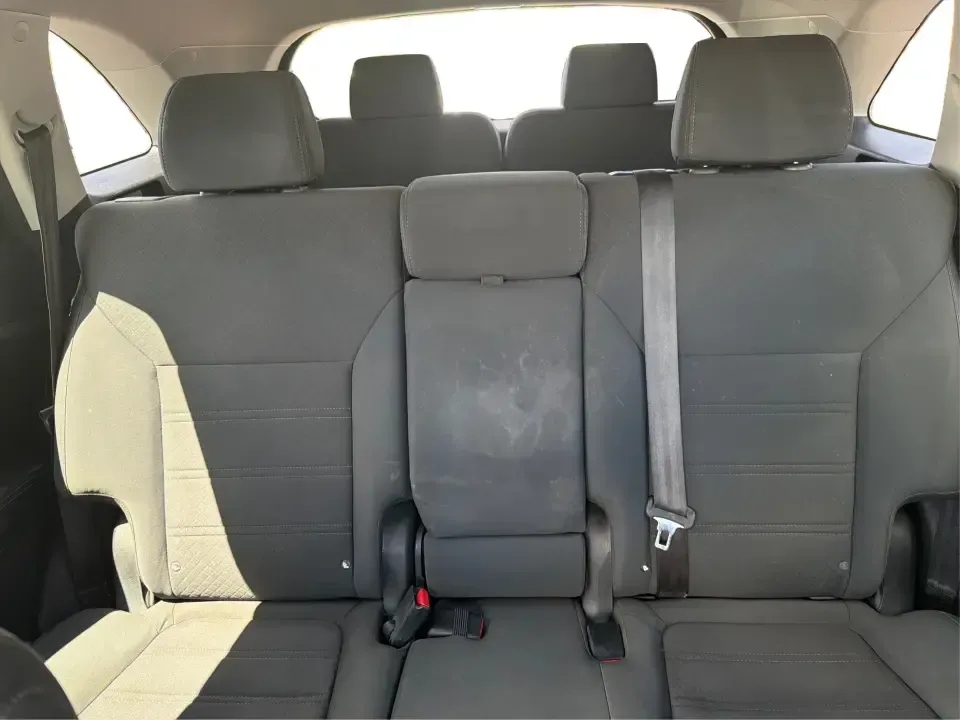 2016 Kia Sorento L / LX (5XYPGDA38GG) with an 2.4L I-4 gasoline direct injection engine, located at 1184 Kauffman Ave, Fairborn, OH, 45324, (937) 908-9800, 39.807072, -84.030914 - Picture your next Ohio weekend: loading up the family for a day at the National Museum of the U.S. Air Force, grabbing snacks near Fairfield Commons, then cruising I675 back home with room for everyone and their gear. This 2016 Kia Sorento L/LX in eye-catching Blaze Blue is built for real life in Fa- Photo#14