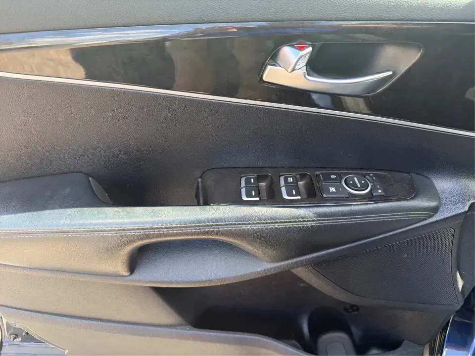 2016 Kia Sorento L / LX (5XYPGDA38GG) with an 2.4L I-4 gasoline direct injection engine, located at 1184 Kauffman Ave, Fairborn, OH, 45324, (937) 908-9800, 39.807072, -84.030914 - Picture your next Ohio weekend: loading up the family for a day at the National Museum of the U.S. Air Force, grabbing snacks near Fairfield Commons, then cruising I675 back home with room for everyone and their gear. This 2016 Kia Sorento L/LX in eye-catching Blaze Blue is built for real life in Fa- Photo#18