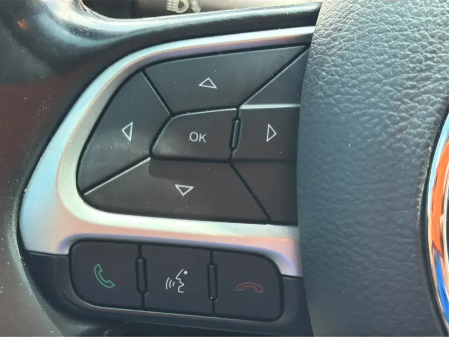 2019 Jeep Compass Longitude, North, Latitude (3C4NJCBB1KT) with an 2.4L I-4 variable valve control engine, located at 4508 South Dixie Dr, Moraine, OH, 45439, (937) 908-9800, 39.689976, -84.218452 - Picture your next weekend: loading up the family for a day at Carillon Historical Park, cruising down South Dixie Drive for errands, then heading out on I-75 for a quick getaway-without needing a huge SUV. This 2019 Jeep Compass in striking Redline Pearlcoat is a smart, city-friendly SUV that still- Photo#16