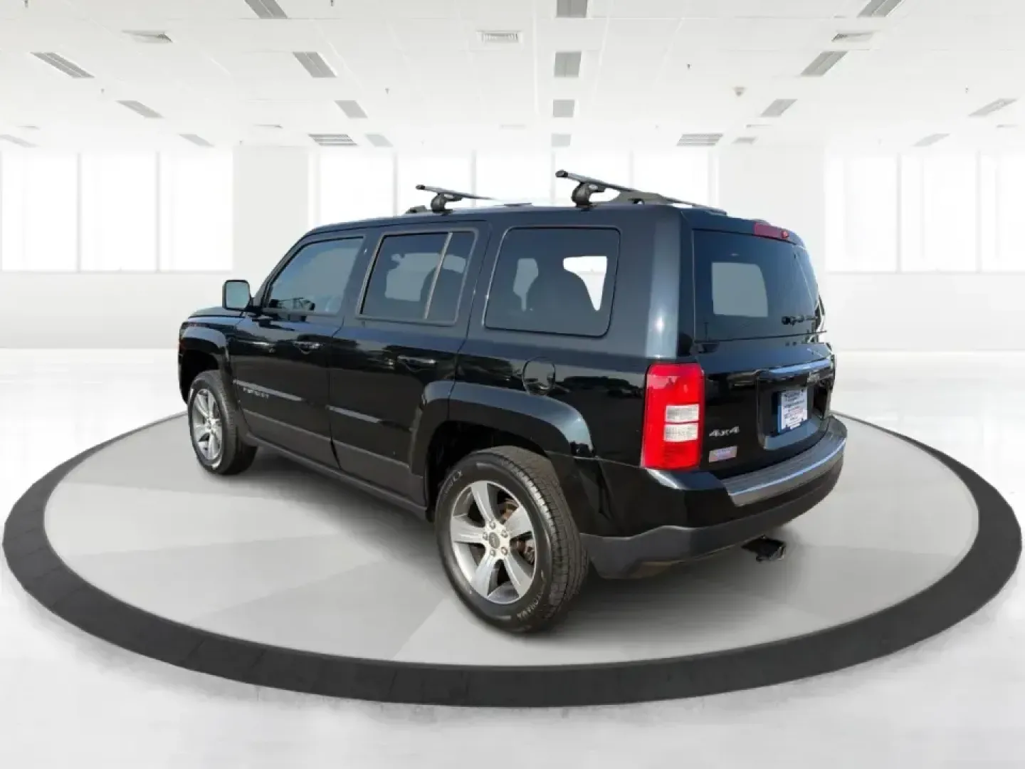 2016 Jeep Patriot Latitude (1C4NJRFB6GD) with an 2.4L I-4 DOHC engine, located at 1230 East Main St, Xenia, OH, 45385, (937) 908-9800, 39.688026, -83.910172 - Weekday commute on US-35, grocery runs through downtown Xenia, and spontaneous weekend escapes to John Bryan State Park or the bike trails near Yellow Springs-this 2016 Jeep Patriot Latitude is built for the kind of life that doesn't stay parked. With SUV versatility, confident 4WD/AWD capability, a- Photo#4