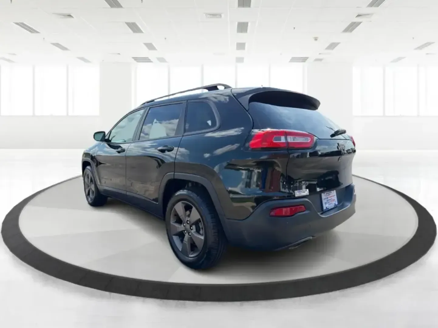 2017 Jeep Cherokee Latitude, Longitude, North (1C4PJMCB9HW) with an Other engine, located at 1184 Kauffman Ave, Fairborn, OH, 45324, (937) 908-9800, 39.807072, -84.030914 - Weekend escapes to John Bryan State Park, snowy commutes to Wright-Patterson AFB, and everyday errands along Dayton Yellow Springs Road all feel more doable in a capable crossover with true Jeep confidence. This 2017 Jeep Cherokee in Diamond Black Crystal Pearlcoat is a smart fit for drivers who wan- Photo#4