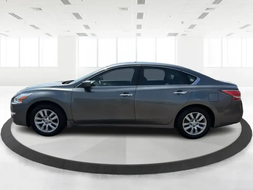 2014 Nissan Altima 2.5 SL (1N4AL3AP4EN) with an 2.5L L4 DOHC 16V engine, Continuously Variable Transmission transmission, located at 8750 N County Rd 25A, Piqua, OH, 45356, (937) 908-9800, 40.164391, -84.232513 - Need a comfortable, fuel-sipping sedan for the daily commute from Piqua to Troy, Dayton, or Sidney-while still being road-trip ready for a weekend at Indian Lake or a Reds game in Cincinnati? This 2014 Nissan Altima 2.5 SL is built for real-life driving: smooth on I75, easy to park around downtown P- Photo#5