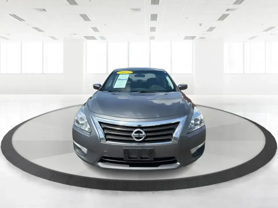 2014 Nissan Altima 2.5 SL (1N4AL3AP4EN) with an 2.5L L4 DOHC 16V engine, Continuously Variable Transmission transmission, located at 8750 N County Rd 25A, Piqua, OH, 45356, (937) 908-9800, 40.164391, -84.232513 - Need a comfortable, fuel-sipping sedan for the daily commute from Piqua to Troy, Dayton, or Sidney-while still being road-trip ready for a weekend at Indian Lake or a Reds game in Cincinnati? This 2014 Nissan Altima 2.5 SL is built for real-life driving: smooth on I75, easy to park around downtown P- Photo#7