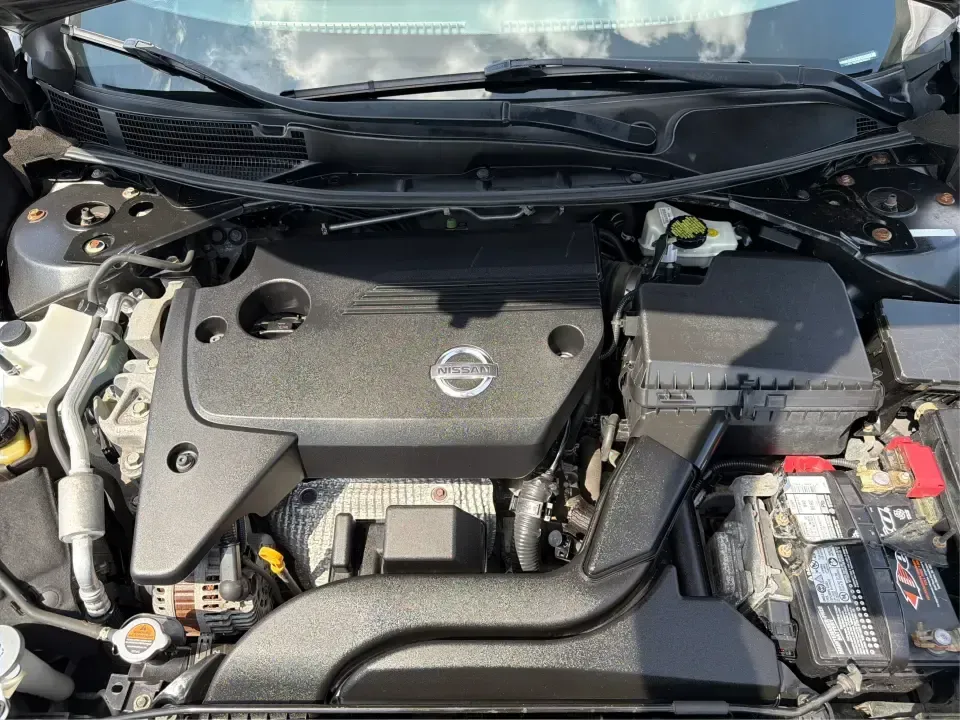 2014 Nissan Altima 2.5 SL (1N4AL3AP4EN) with an 2.5L L4 DOHC 16V engine, Continuously Variable Transmission transmission, located at 8750 N County Rd 25A, Piqua, OH, 45356, (937) 908-9800, 40.164391, -84.232513 - Need a comfortable, fuel-sipping sedan for the daily commute from Piqua to Troy, Dayton, or Sidney-while still being road-trip ready for a weekend at Indian Lake or a Reds game in Cincinnati? This 2014 Nissan Altima 2.5 SL is built for real-life driving: smooth on I75, easy to park around downtown P- Photo#11