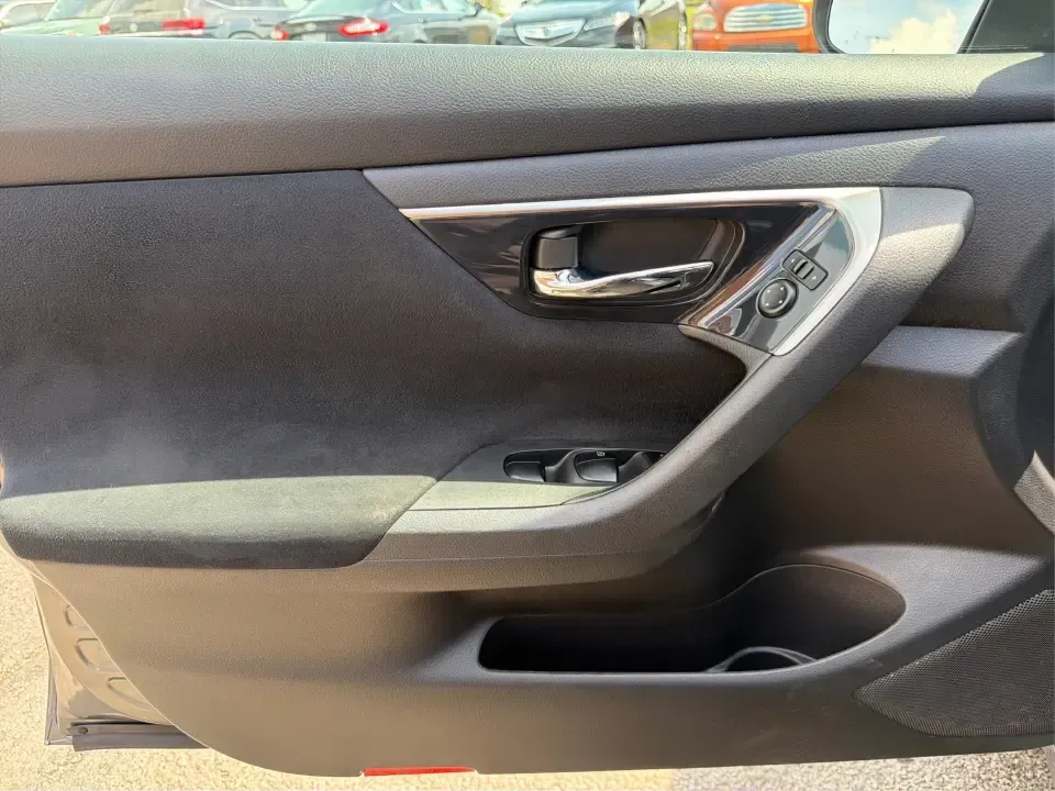 2014 Nissan Altima 2.5 SL (1N4AL3AP4EN) with an 2.5L L4 DOHC 16V engine, Continuously Variable Transmission transmission, located at 8750 N County Rd 25A, Piqua, OH, 45356, (937) 908-9800, 40.164391, -84.232513 - Need a comfortable, fuel-sipping sedan for the daily commute from Piqua to Troy, Dayton, or Sidney-while still being road-trip ready for a weekend at Indian Lake or a Reds game in Cincinnati? This 2014 Nissan Altima 2.5 SL is built for real-life driving: smooth on I75, easy to park around downtown P- Photo#18