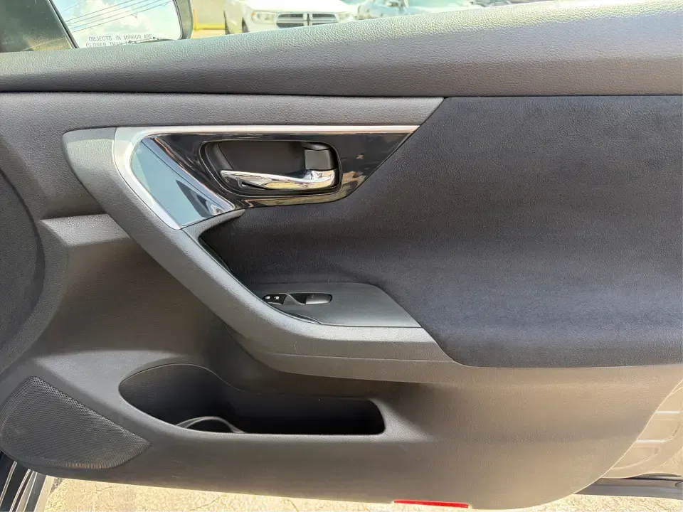 2014 Nissan Altima 2.5 SL (1N4AL3AP4EN) with an 2.5L L4 DOHC 16V engine, Continuously Variable Transmission transmission, located at 8750 N County Rd 25A, Piqua, OH, 45356, (937) 908-9800, 40.164391, -84.232513 - Need a comfortable, fuel-sipping sedan for the daily commute from Piqua to Troy, Dayton, or Sidney-while still being road-trip ready for a weekend at Indian Lake or a Reds game in Cincinnati? This 2014 Nissan Altima 2.5 SL is built for real-life driving: smooth on I75, easy to park around downtown P- Photo#19