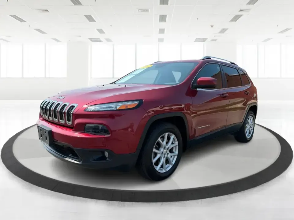 2017 Jeep Cherokee Latitude FWD (1C4PJLCB5HW) with an 2.4L L4 DOHC 16V engine, 9-Speed Automatic transmission, located at 401 Woodman Dr, Riverside, OH, 45431, (937) 908-9800, 39.760899, -84.123421 - Need a crossover that fits real life in the Miami Valley-school drop-offs, I675 commutes, grocery runs, and the occasional weekend escape to Carillon Historical Park or a hike near the Mad River? This 2017 Jeep Cherokee Latitude FWD in Deep Cherry Red Crystal Pearlcoat is built for everyday versatil- Photo#8
