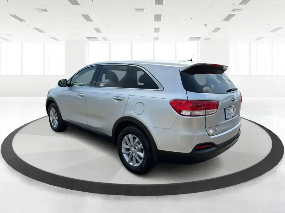 2018 Kia Sorento LX 2WD (5XYPG4A33JG) with an 2.4L L4 DOHC 16V engine, 6-Speed Automatic transmission, located at 1230 East Main St, Xenia, OH, 45385, (937) 908-9800, 39.688026, -83.910172 - Big weekend plans, a busy school schedule, and a daily commute down US-35 all call for one thing: a dependable SUV that fits real life. This 2018 Kia Sorento LX 2WD in Sparkling Silver is a smart pick for Xenia drivers who want comfortable space for passengers and cargo without the bulk of a full-si- Photo#4