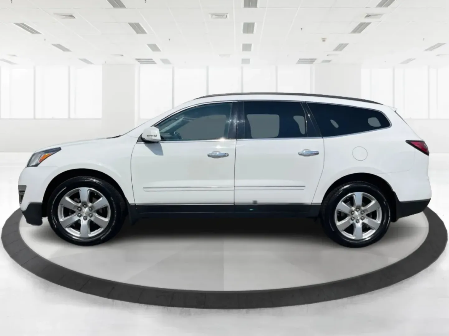 2016 Chevrolet Traverse LTZ (1GNKVJKD6GJ) with an 3.6L V-6 gasoline direct injection engine, located at 1184 Kauffman Ave, Fairborn, OH, 45324, (937) 908-9800, 39.807072, -84.030914 - **Explore Family Adventures with the 2016 Chevrolet Traverse LTZ at Advantage Car and Credit!**<br /> <br /> Are you ready to elevate your family adventures? The 2016 Chevrolet Traverse LTZ is designed for those who lead active lifestyles, whether you're planning a weekend getaway to nearby Yellow S - Photo#5