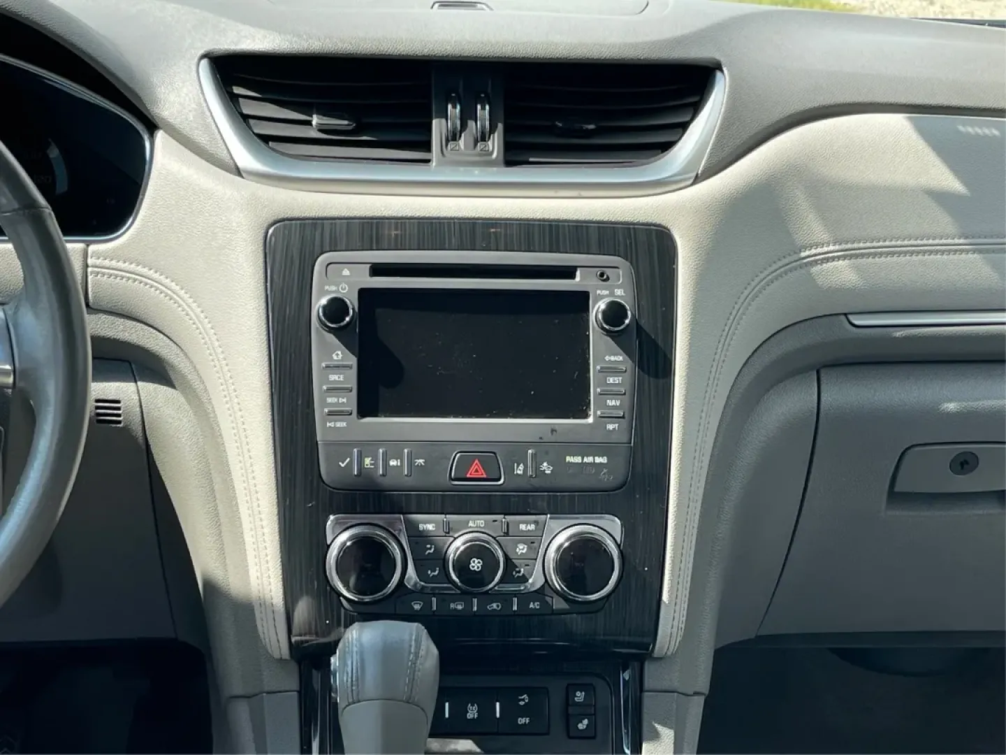 2016 Chevrolet Traverse LTZ (1GNKVJKD6GJ) with an 3.6L V-6 gasoline direct injection engine, located at 1184 Kauffman Ave, Fairborn, OH, 45324, (937) 908-9800, 39.807072, -84.030914 - **Explore Family Adventures with the 2016 Chevrolet Traverse LTZ at Advantage Car and Credit!**<br /> <br /> Are you ready to elevate your family adventures? The 2016 Chevrolet Traverse LTZ is designed for those who lead active lifestyles, whether you're planning a weekend getaway to nearby Yellow S - Photo#13