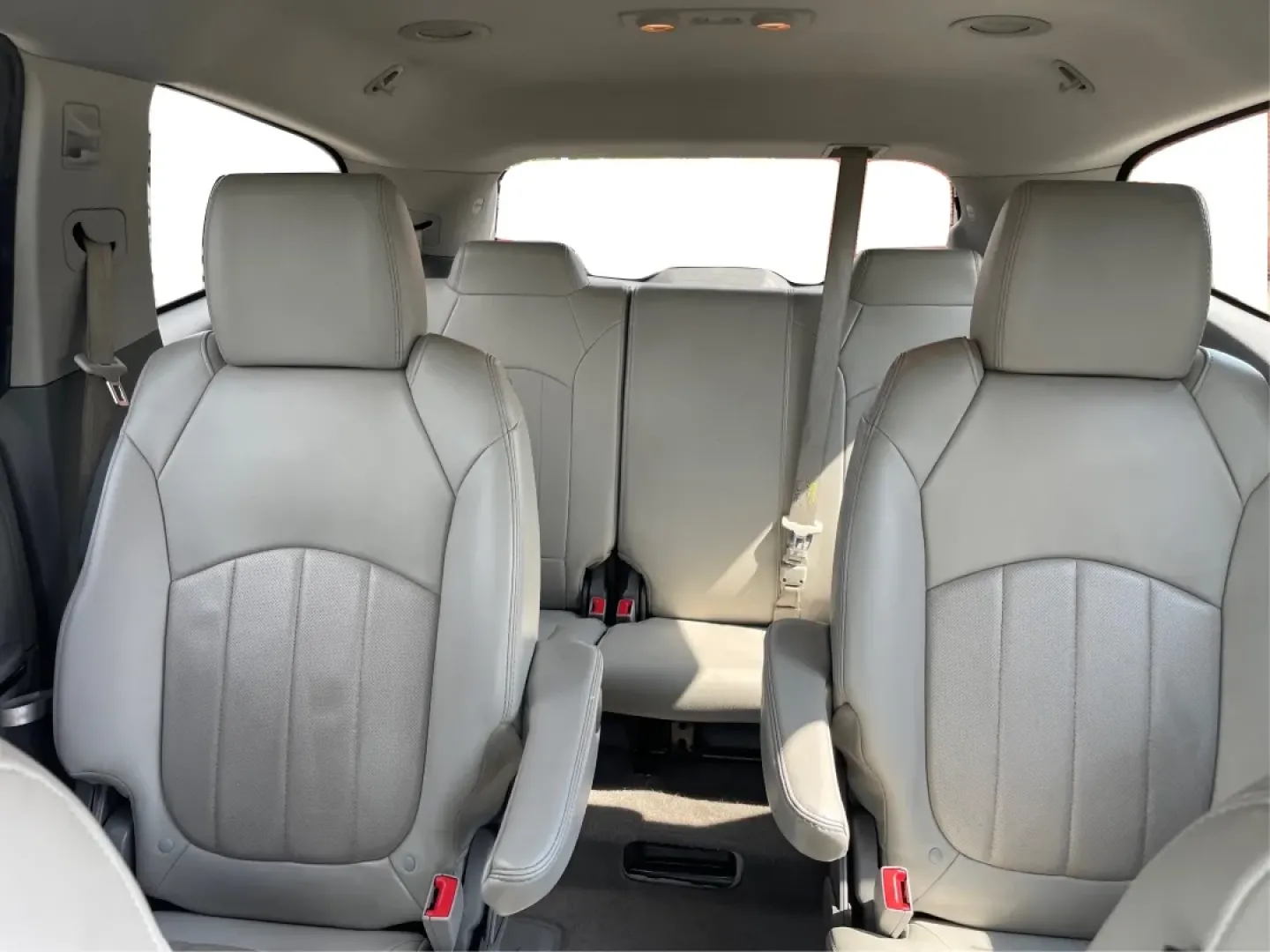 2016 Chevrolet Traverse LTZ (1GNKVJKD6GJ) with an 3.6L V-6 gasoline direct injection engine, located at 1184 Kauffman Ave, Fairborn, OH, 45324, (937) 908-9800, 39.807072, -84.030914 - **Explore Family Adventures with the 2016 Chevrolet Traverse LTZ at Advantage Car and Credit!**<br /> <br /> Are you ready to elevate your family adventures? The 2016 Chevrolet Traverse LTZ is designed for those who lead active lifestyles, whether you're planning a weekend getaway to nearby Yellow S - Photo#14