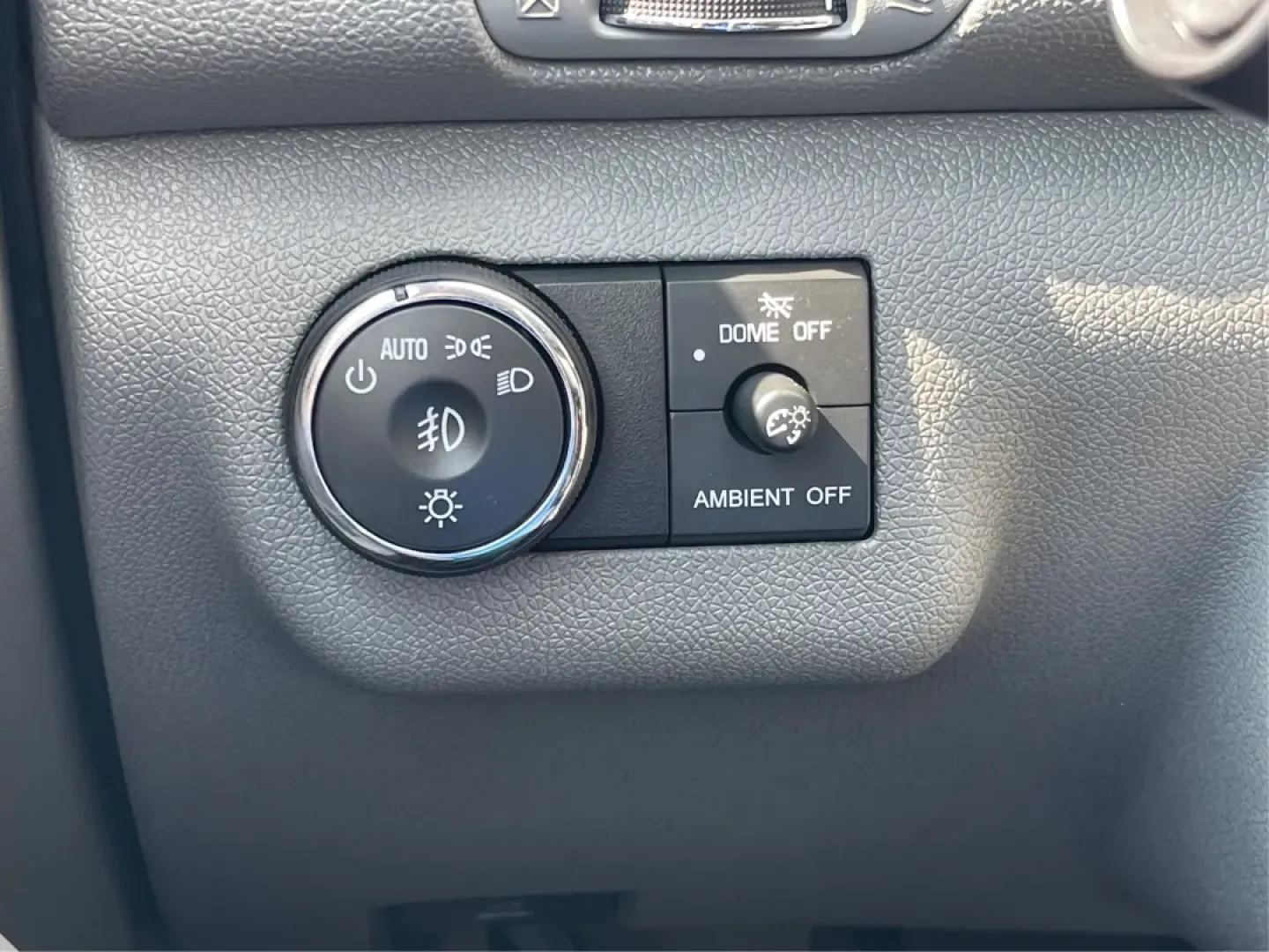 2016 Chevrolet Traverse LTZ (1GNKVJKD6GJ) with an 3.6L V-6 gasoline direct injection engine, located at 1184 Kauffman Ave, Fairborn, OH, 45324, (937) 908-9800, 39.807072, -84.030914 - **Explore Family Adventures with the 2016 Chevrolet Traverse LTZ at Advantage Car and Credit!**<br /> <br /> Are you ready to elevate your family adventures? The 2016 Chevrolet Traverse LTZ is designed for those who lead active lifestyles, whether you're planning a weekend getaway to nearby Yellow S - Photo#17