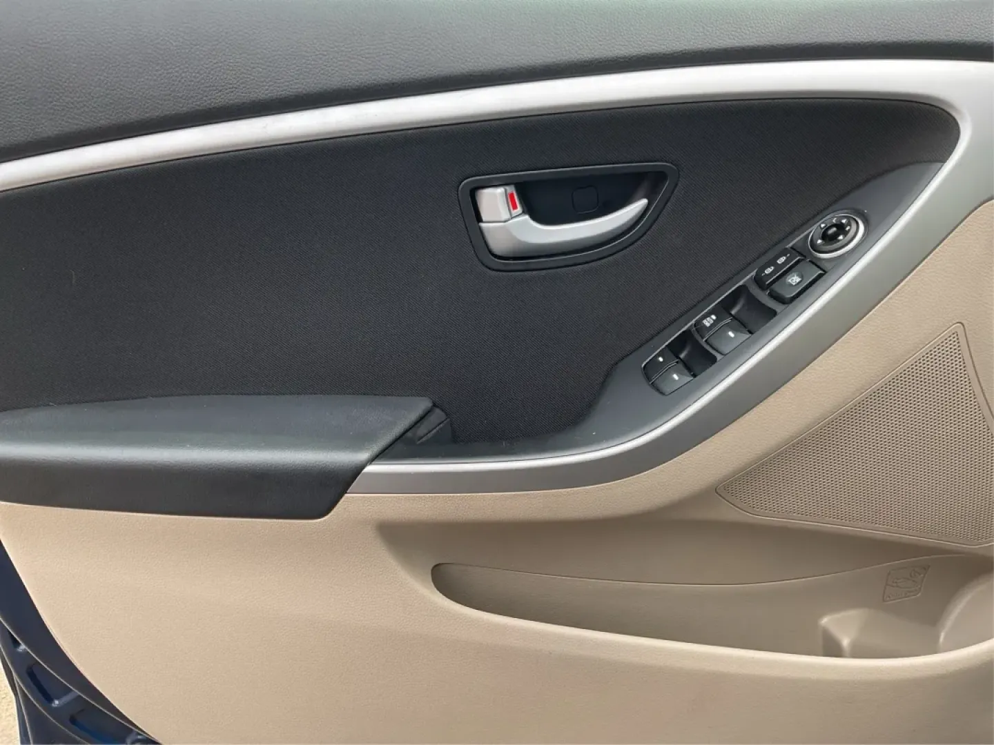 2014 Hyundai Elantra GT GT (KMHD35LH4EU) with an Other engine, located at 4508 South Dixie Dr, Moraine, OH, 45439, (937) 908-9800, 39.689976, -84.218452 - **Discover Your Next Adventure with the 2014 Hyundai Elantra GT at Advantage Car and Credit!**<br /> <br /> Are you searching for a reliable vehicle that fits seamlessly into both your daily routine and your weekend getaways? Look no further than the 2014 Hyundai Elantra GT, available at Advantage C - Photo#16