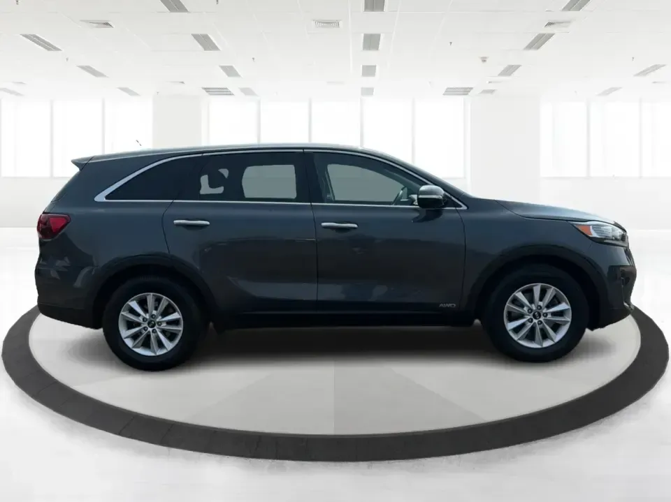 2020 Kia Sorento LX AWD (5XYPGDA33LG) with an 2.4L L4 DOHC 16V engine, 6-Speed Automatic transmission, located at 4508 South Dixie Dr, Moraine, OH, 45439, (937) 908-9800, 39.689976, -84.218452 - Whether you're shuttling kids to practice, commuting across Dayton, or loading up for a weekend road trip to Carillon Historical Park, this 2020 Kia Sorento LX AWD is built for real life in Southwest Ohio. With seating for up to 7 passengers, available cargo flexibility, and confidence-boosting AWD,- Photo#1