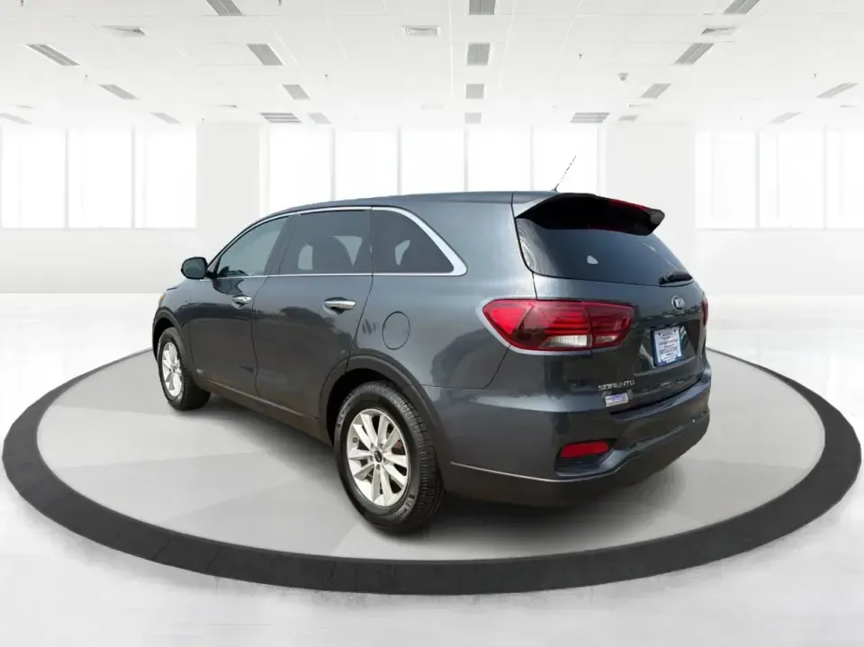 2020 Kia Sorento LX AWD (5XYPGDA33LG) with an 2.4L L4 DOHC 16V engine, 6-Speed Automatic transmission, located at 4508 South Dixie Dr, Moraine, OH, 45439, (937) 908-9800, 39.689976, -84.218452 - Whether you're shuttling kids to practice, commuting across Dayton, or loading up for a weekend road trip to Carillon Historical Park, this 2020 Kia Sorento LX AWD is built for real life in Southwest Ohio. With seating for up to 7 passengers, available cargo flexibility, and confidence-boosting AWD,- Photo#4