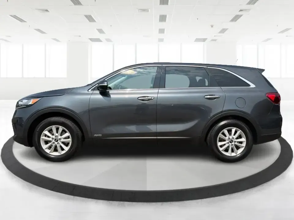 2020 Kia Sorento LX AWD (5XYPGDA33LG) with an 2.4L L4 DOHC 16V engine, 6-Speed Automatic transmission, located at 4508 South Dixie Dr, Moraine, OH, 45439, (937) 908-9800, 39.689976, -84.218452 - Whether you're shuttling kids to practice, commuting across Dayton, or loading up for a weekend road trip to Carillon Historical Park, this 2020 Kia Sorento LX AWD is built for real life in Southwest Ohio. With seating for up to 7 passengers, available cargo flexibility, and confidence-boosting AWD,- Photo#5