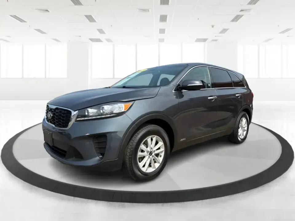 2020 Kia Sorento LX AWD (5XYPGDA33LG) with an 2.4L L4 DOHC 16V engine, 6-Speed Automatic transmission, located at 4508 South Dixie Dr, Moraine, OH, 45439, (937) 908-9800, 39.689976, -84.218452 - Whether you're shuttling kids to practice, commuting across Dayton, or loading up for a weekend road trip to Carillon Historical Park, this 2020 Kia Sorento LX AWD is built for real life in Southwest Ohio. With seating for up to 7 passengers, available cargo flexibility, and confidence-boosting AWD,- Photo#8