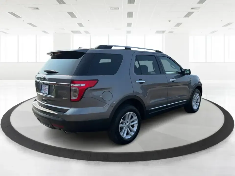 2013 Ford Explorer XLT 4WD (1FM5K8D85DG) with an 3.5L V6 DOHC 24V engine, 6-Speed Automatic transmission, located at 4508 South Dixie Dr, Moraine, OH, 45439, (937) 908-9800, 39.689976, -84.218452 - Need one SUV that can handle school drop-offs, I-75 commutes, and weekend trips to Caesar Creek or a Dayton Dragons game without feeling cramped? This **2013 Ford Explorer XLT 4WD** is built for real life in Southwest Ohio-room for the family, capability for changing weather, and comfort for the lon- Photo#2