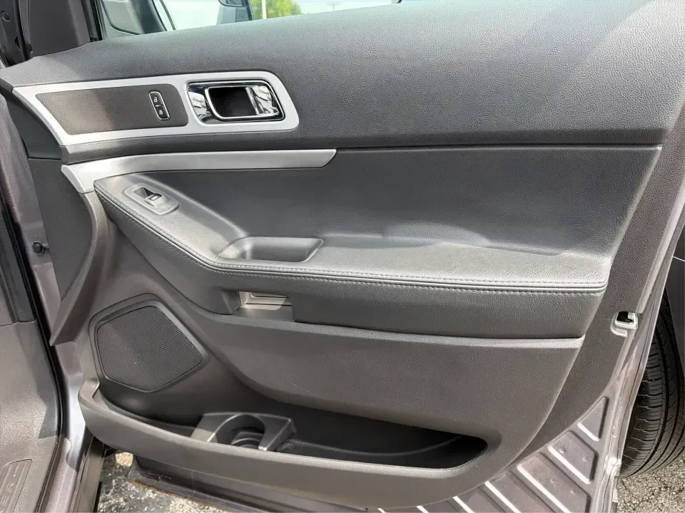 2013 Ford Explorer XLT 4WD (1FM5K8D85DG) with an 3.5L V6 DOHC 24V engine, 6-Speed Automatic transmission, located at 4508 South Dixie Dr, Moraine, OH, 45439, (937) 908-9800, 39.689976, -84.218452 - Need one SUV that can handle school drop-offs, I-75 commutes, and weekend trips to Caesar Creek or a Dayton Dragons game without feeling cramped? This **2013 Ford Explorer XLT 4WD** is built for real life in Southwest Ohio-room for the family, capability for changing weather, and comfort for the lon- Photo#20